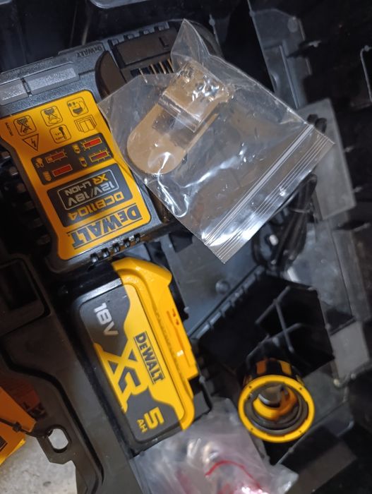 Wkrętarka taśmowa akumulatorowa DeWalt