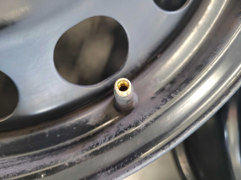 Felgi stalowe r 16 volkswagen plus kołpaki