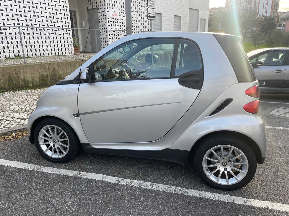 Vende-se Smart Fortwo Passion em excelente estado com muitos extras.