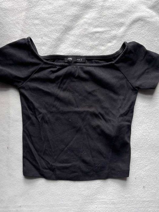 Czarny crop top - Sinsay - s