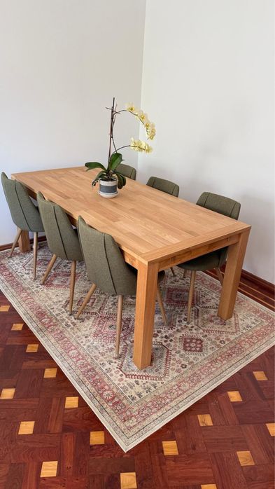 Mesa (JYSC) com 6 cadeiras (HÔMA). Excelente estado, pouco usadas. Sem qualquer defeito.