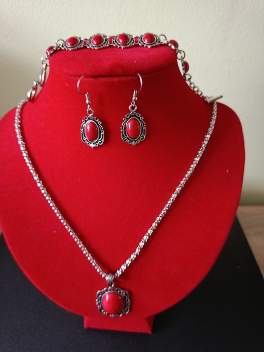 Barokowy komplet biżuterii z koralowcem