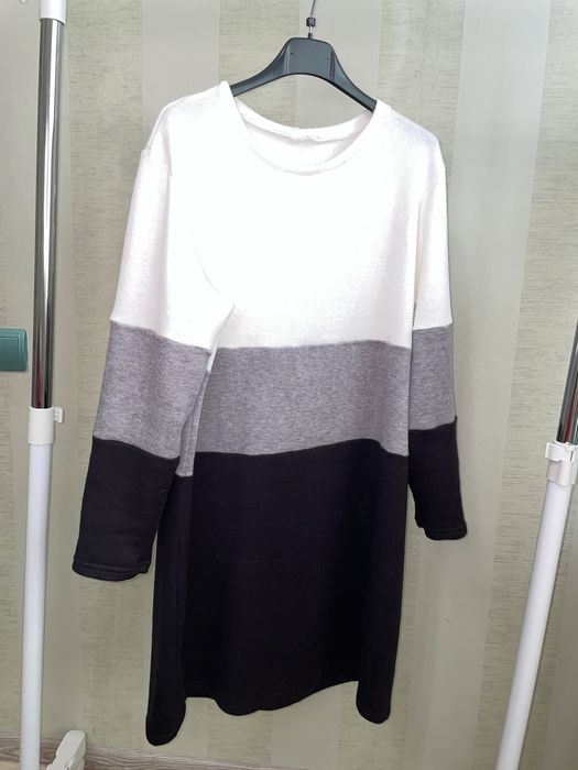 Жіночі сукні, піджаки, кофти