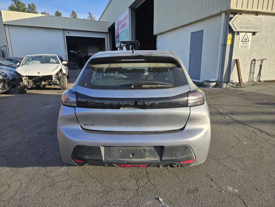 Peugeot 208 II Active PureTech 1.2 THP 130CV de 2023 para peças