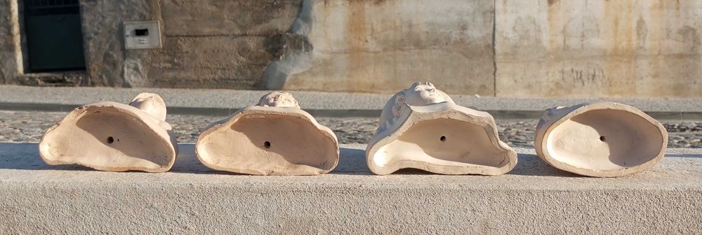 Antigos bustos em terracota