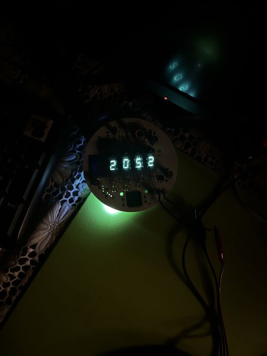 Clock Часи на лампах газорозрядних індикаторах ИВ-8 , ИВ-3 Wi-fi clock