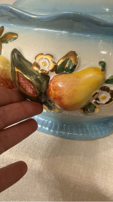 Duża ceramiczna wloska waza z owocami