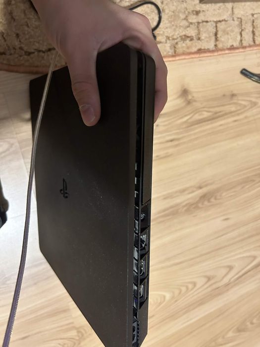 Konsola PlayStation 4 slim