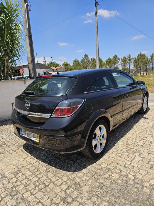 Opel Astra GTC — fotografia 3