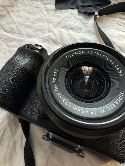 Fujifilm X-S20 + XC 15–45mm F3.5–5.6 OIS PZ