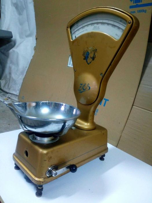 Stara waga sklepowa .