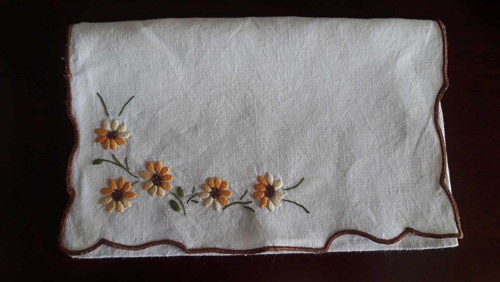 Sacos de Guardanapos em linho bordados á mão