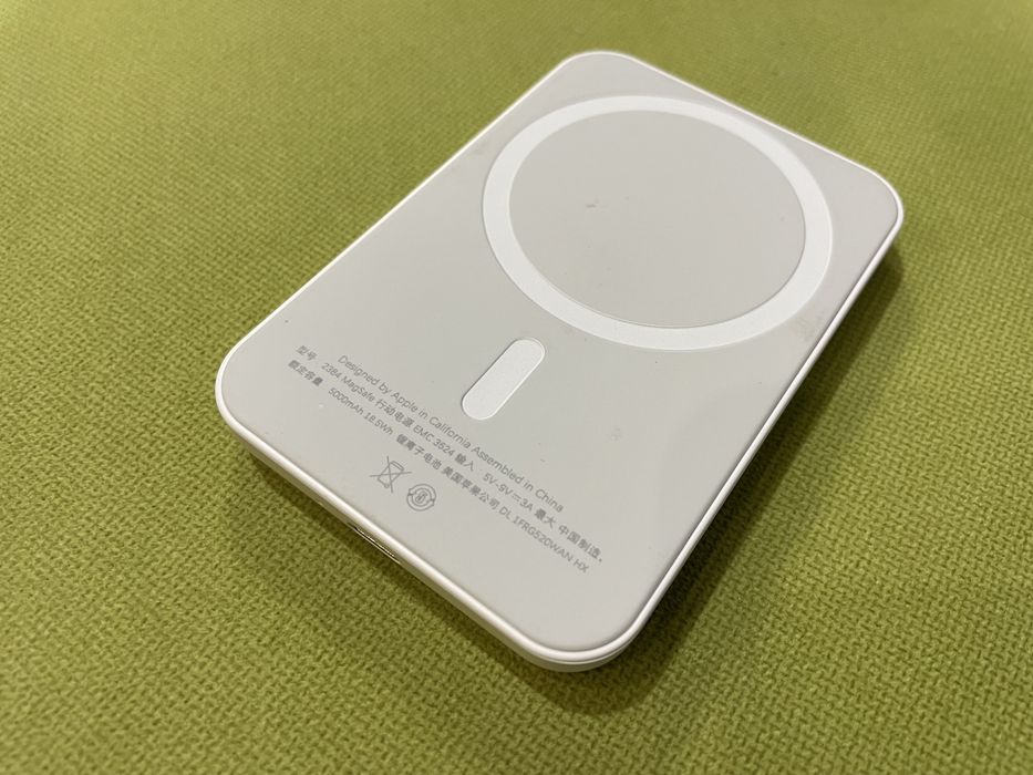 УМБ Аpple MagSafe Battery Pack White