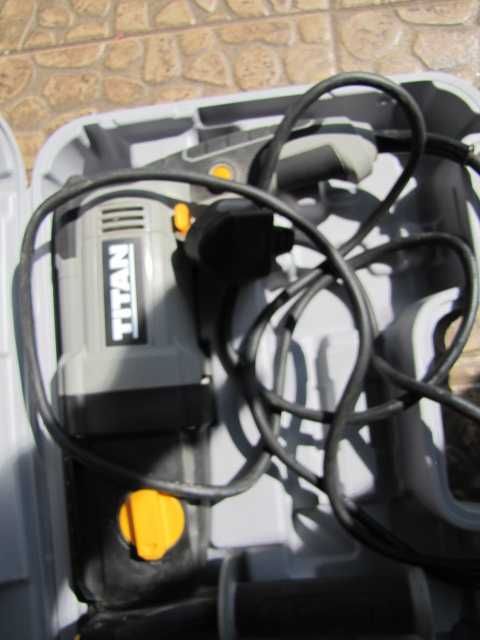 Titan TTB872SDS Elektryczna młotowiertarka wiertarka SDSPLUS