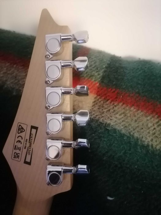 Guitarra Ibanez com seminova