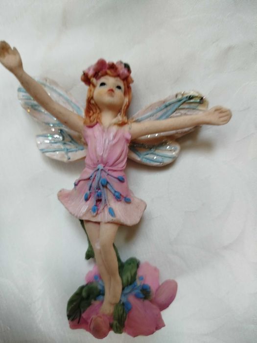 Trzy figurki elfów aniołków