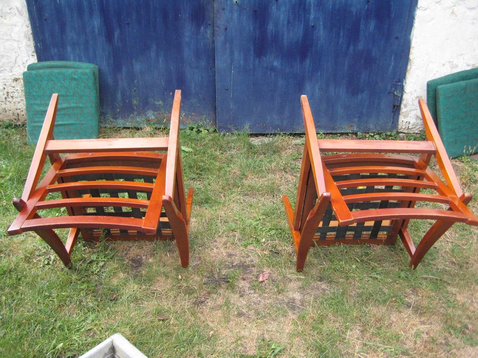 Два деревянные кресла из мебельного гарнитура. Румыния .60-е г. ХХ в.