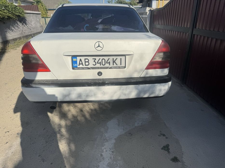 Продам або обміняю з моєю доплатою. Мерс 202