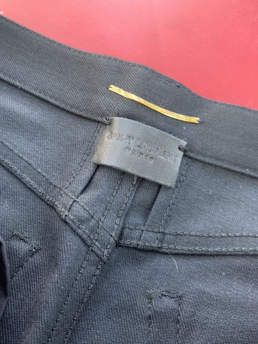 Mini saia preta com apliques