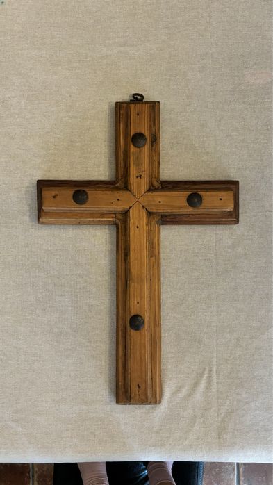 Crucifixo em Madeira Maciça com Suporte de Bíblia (Antigo)