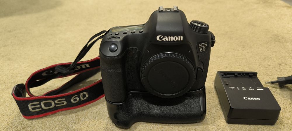 Canon 6D + Grip + 4 baterias e carregador original