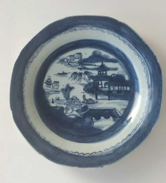 Prato Porcelana china Azul e Branco Período Jiaking (Séc.XVIII)