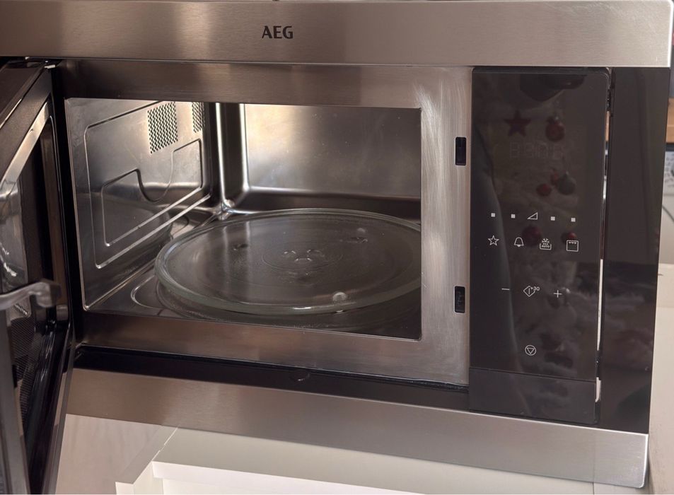 Micro-ondas de encastre AEG novo