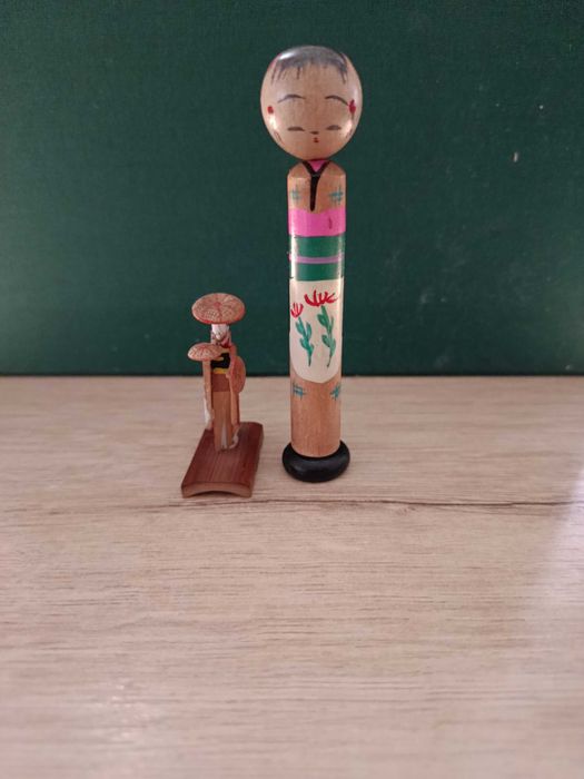 Japonia - miniaturowa,  japońska figurka - gejsza - wykonana z bambusa