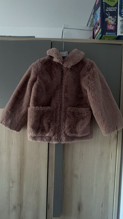 Kurtka H&M z imitacji futra 110/116