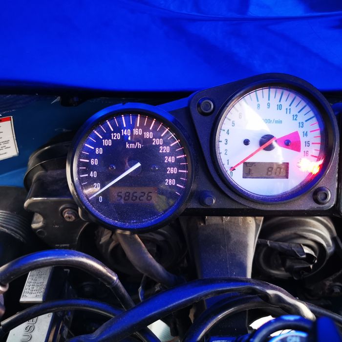Suzuki GSXR 600  em bom estado.