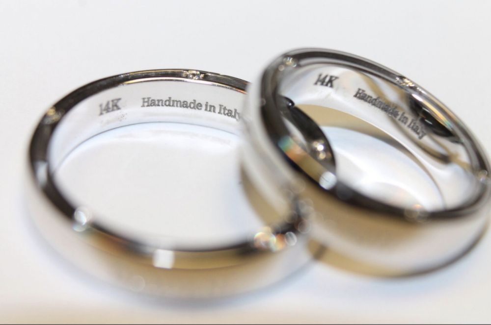 Обручка Даміанібіле золото із діамантами.