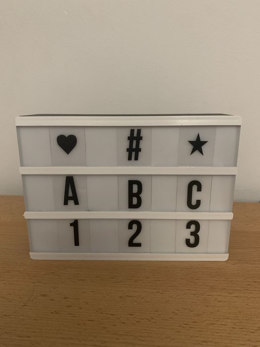 Podświetlana tablica LED z wymiennymi literami – dekoracja / lightbox