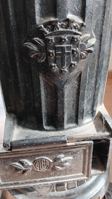 Salamandra a Lenha em Ferro Fundido – Clássica e Robusta