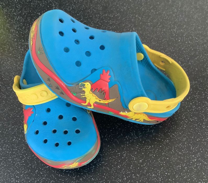 Крокси кросівки та інше дитяче взуття в гарному стані 14-17 р-р