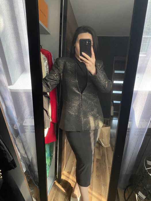 Elegancka taliowana marynarka dopasowana zapinana bez klap xl