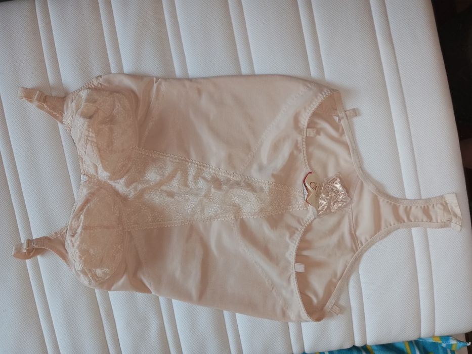 Nowe body z żabkami do pończoch