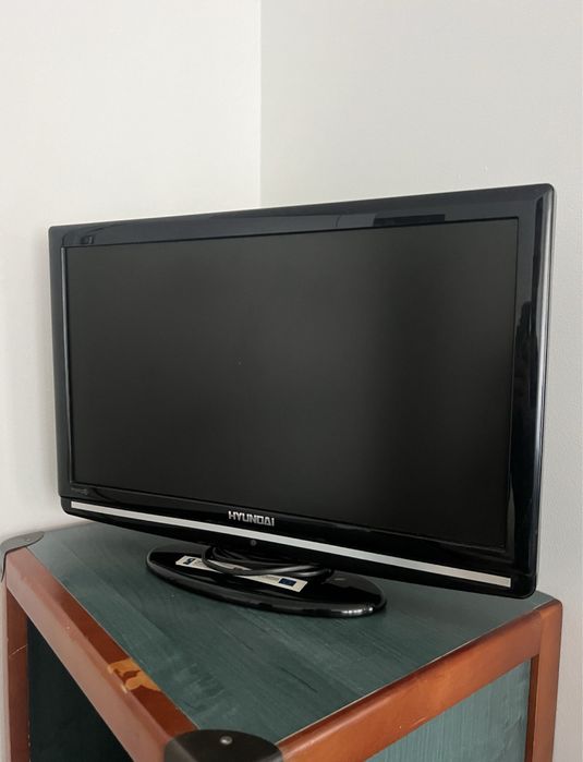 Telewizor Hyundai HLH32840MP4 – 32” – sprawny