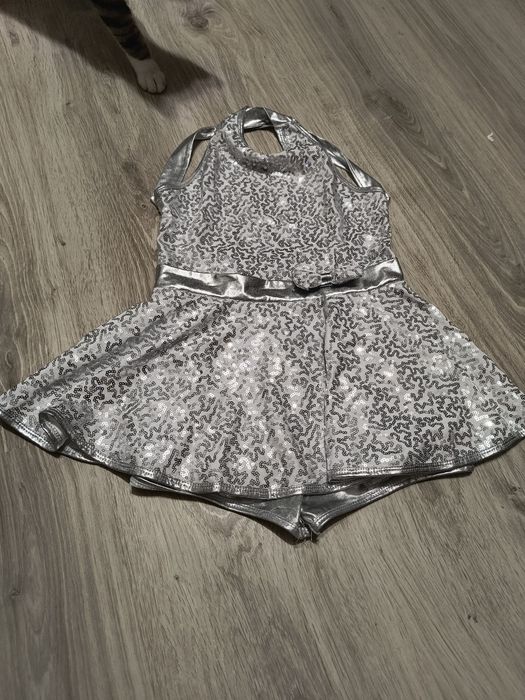 Sukienka na występy