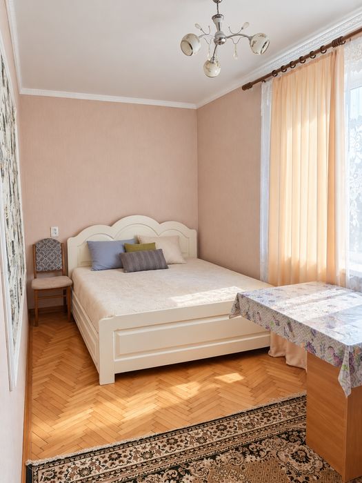 Продаж 3-кімнатної квартири з гаражем у м. Ланівці.