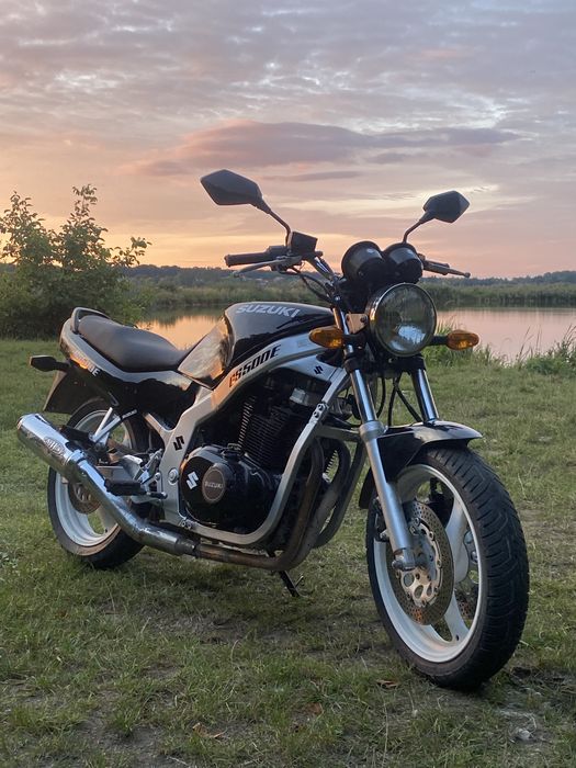 Suzuki gs500e.