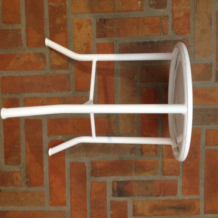 stoliki,taborety,pomocniki,  metalowe , po renowacji  /wysyłka/  PRL