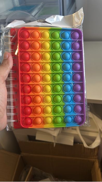 Caderno de anotacoes com linhas pautadas normais