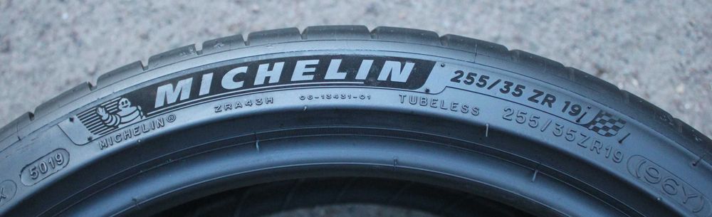 Поштучно, літні шини, літня резина 255/35/ZR19 Michelin Pilot Sport 4