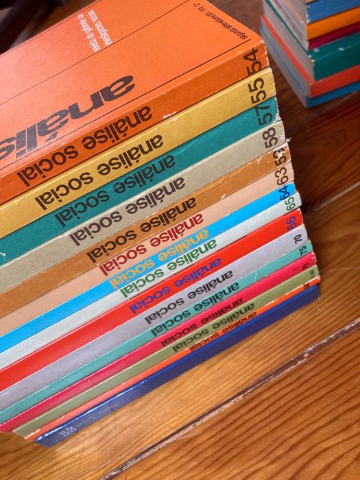 vários volumes revista Análise Social