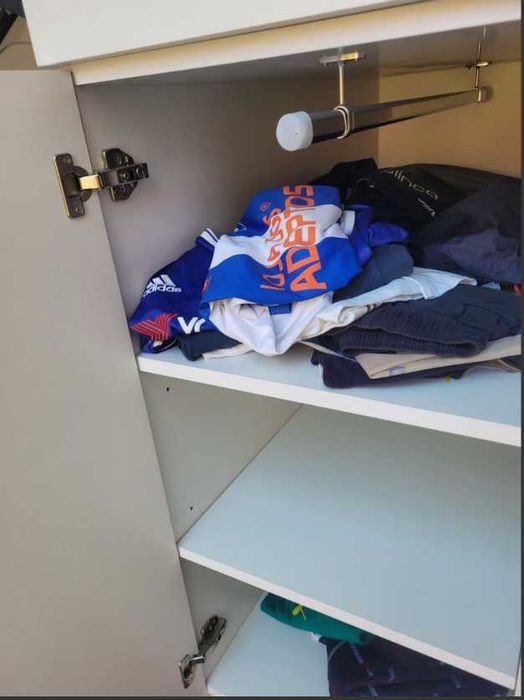 Estrutura \ móvel com cama, armário, gavetas, estante e secretária