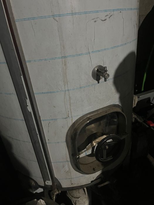 DUAS Cuba Vinho em Inox de 1000L em Bom Estado