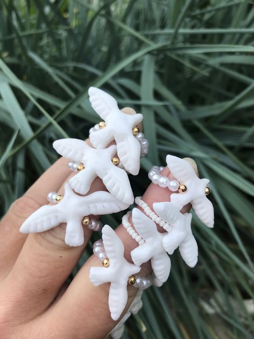 Чокер з горлицею , пташкою на основі .