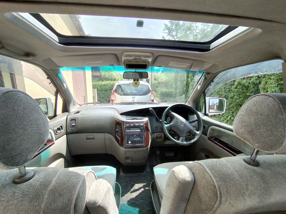 Nissan Elgrand E50
