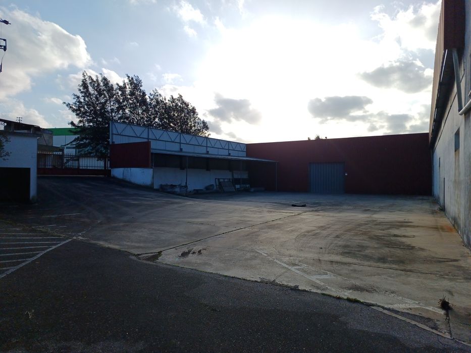Armazém vilar dos prazeres- 5250m2 cobertos + 3134m2 logradouro
