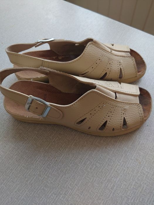 Sandały damskie beżowe Zelbut